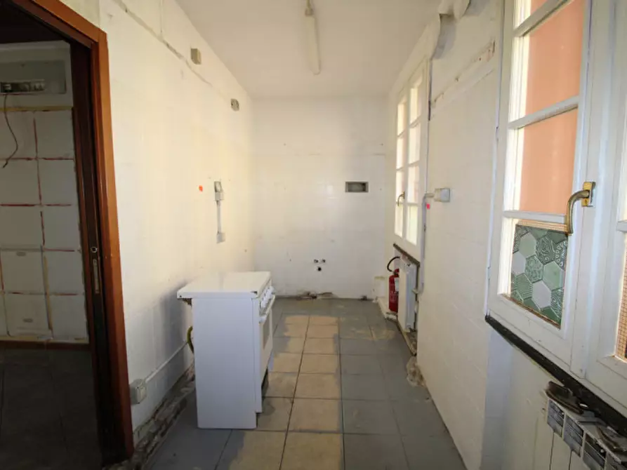 Immagine 25 di Negozio in vendita  in Via Lambro 72-80 a Macherio