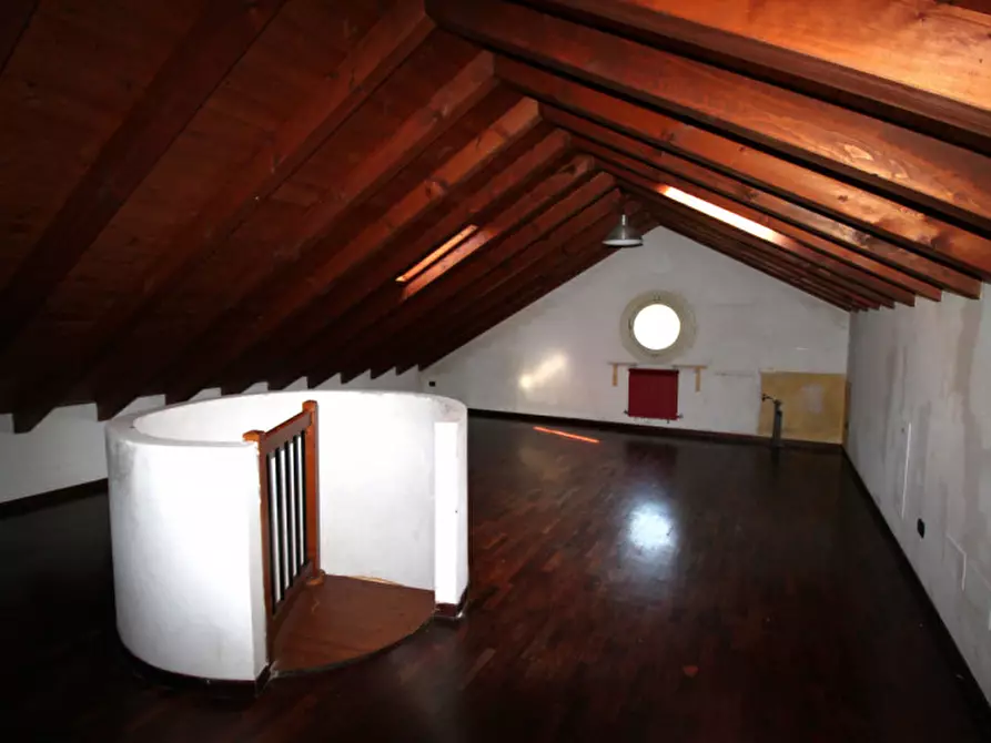 Immagine 33 di Negozio in vendita  in Via Lambro 72-80 a Macherio