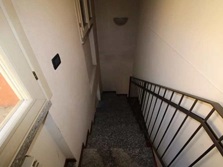 Immagine 39 di Negozio in vendita  in Via Lambro 72-80 a Macherio