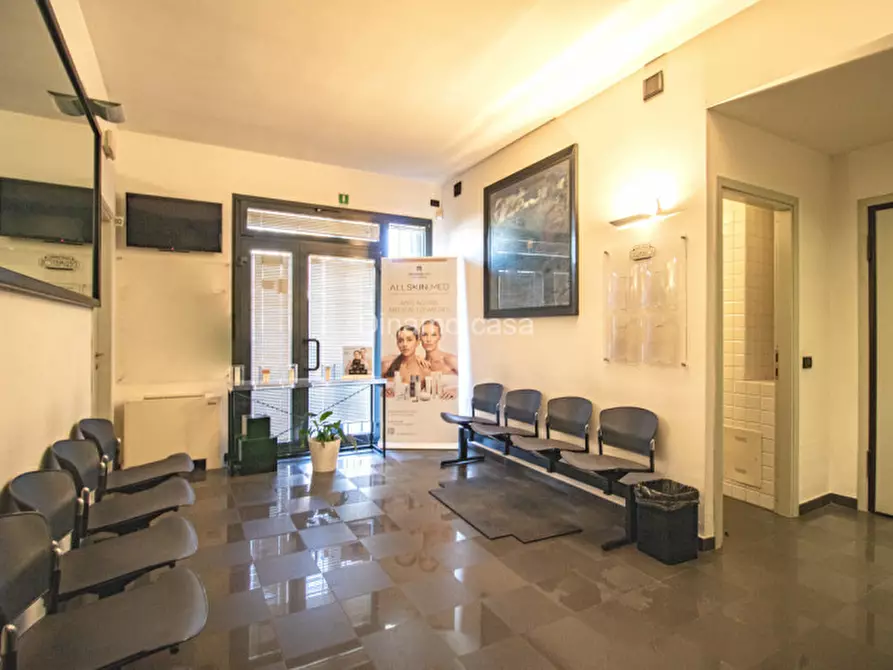 Immagine 8 di Ufficio in vendita  in Via Giuseppe Valentini a Prato