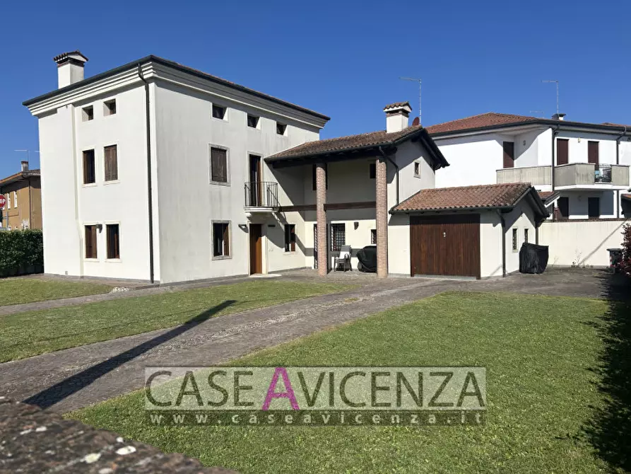 Immagine 1 di Villa in vendita  in via xx settembre a Camisano Vicentino