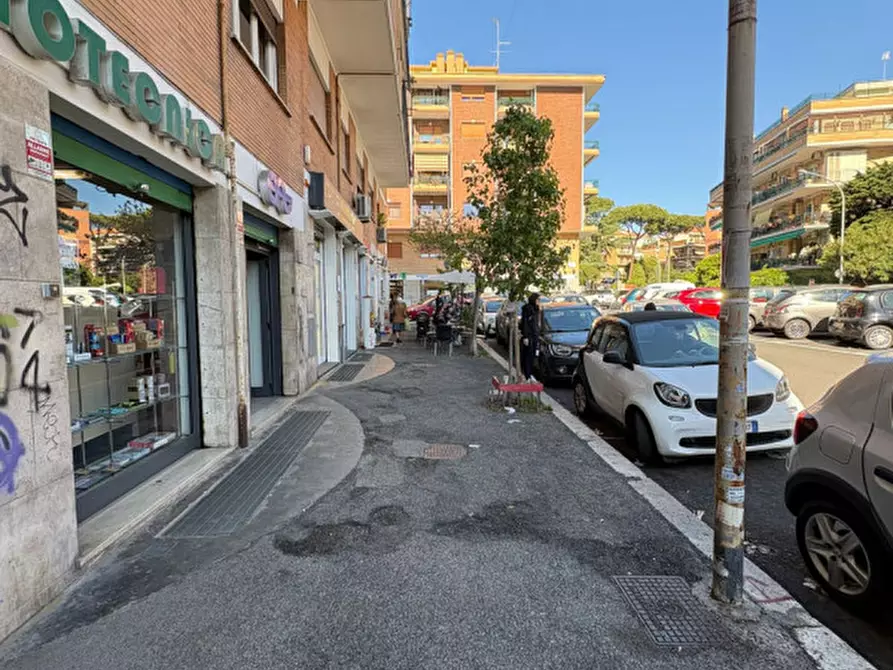 Immagine 1 di Attività commerciale in vendita  in Via Adolfo Gandiglio a Roma