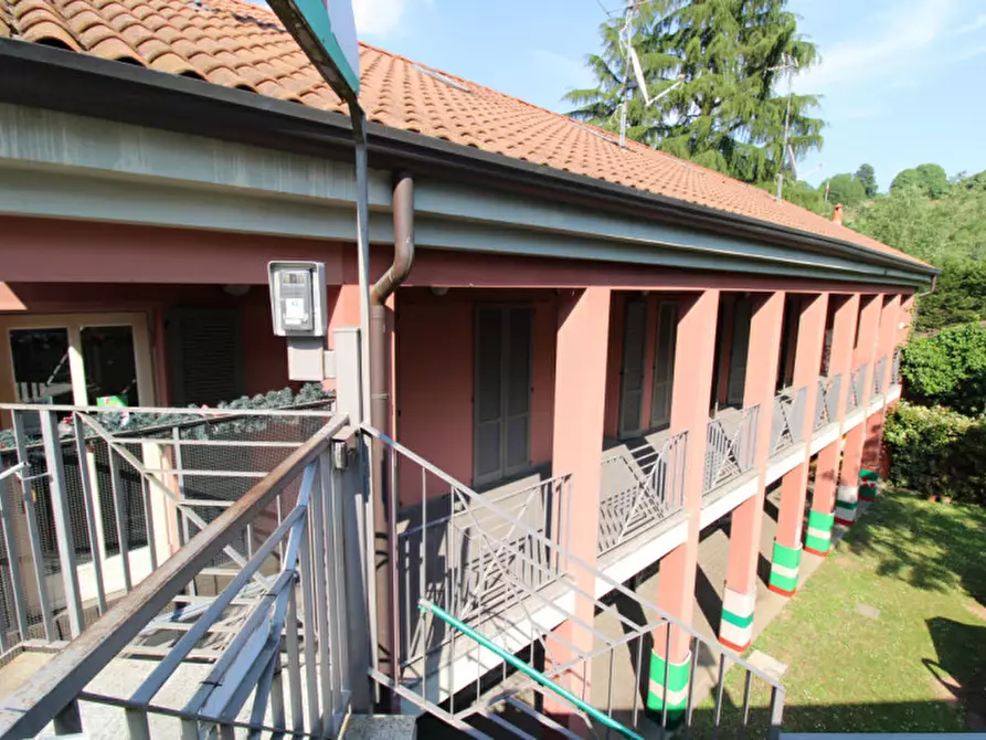 Immagine 4 di Negozio in vendita  in Via Lambro 72-80 a Macherio