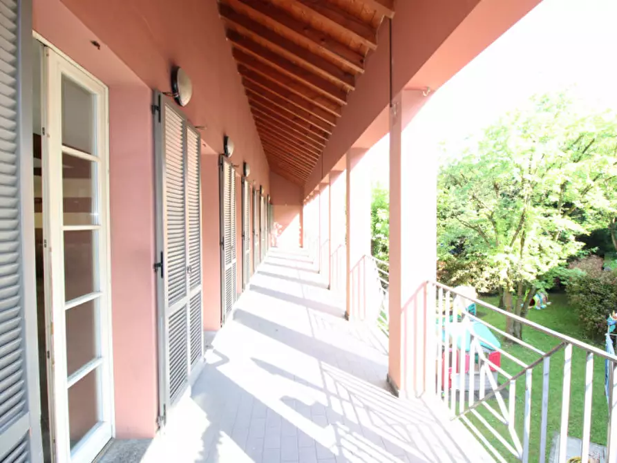 Immagine 7 di Negozio in vendita  in Via Lambro 72-80 a Macherio