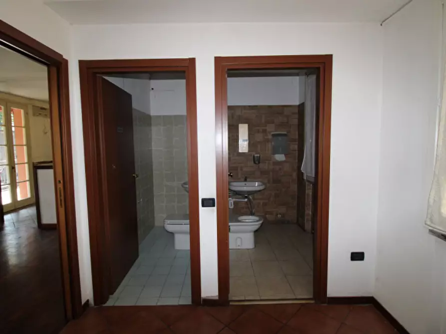 Immagine 15 di Negozio in vendita  in Via Lambro 72-80 a Macherio