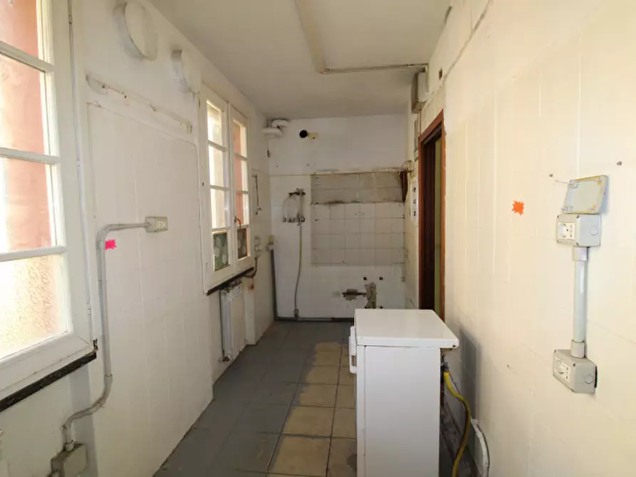 Immagine 19 di Negozio in vendita  in Via Lambro 72-80 a Macherio