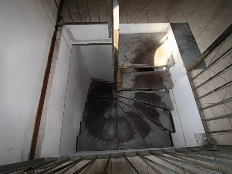 Immagine 20 di Negozio in vendita  in Via Lambro 72-80 a Macherio