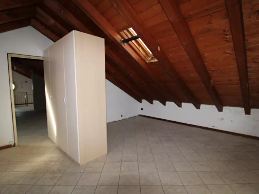 Immagine 23 di Negozio in vendita  in Via Lambro 72-80 a Macherio