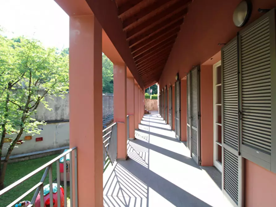 Immagine 4 di Negozio in vendita  in Via Lambro 72-80 a Macherio