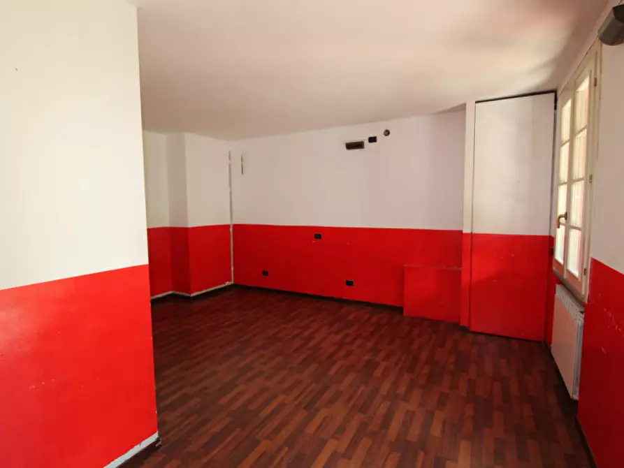 Immagine 5 di Negozio in vendita  in Via Lambro 72-80 a Macherio