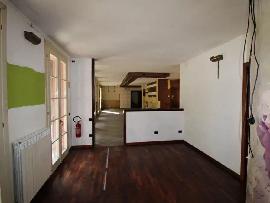 Immagine 11 di Negozio in vendita  in Via Lambro 72-80 a Macherio