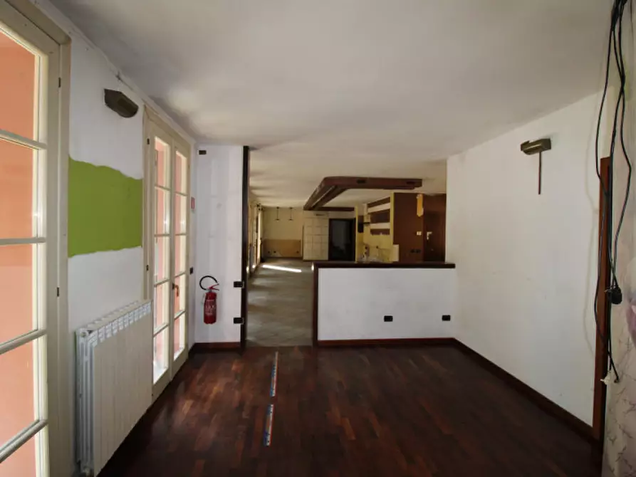 Immagine 12 di Negozio in vendita  in Via Lambro 72-80 a Macherio