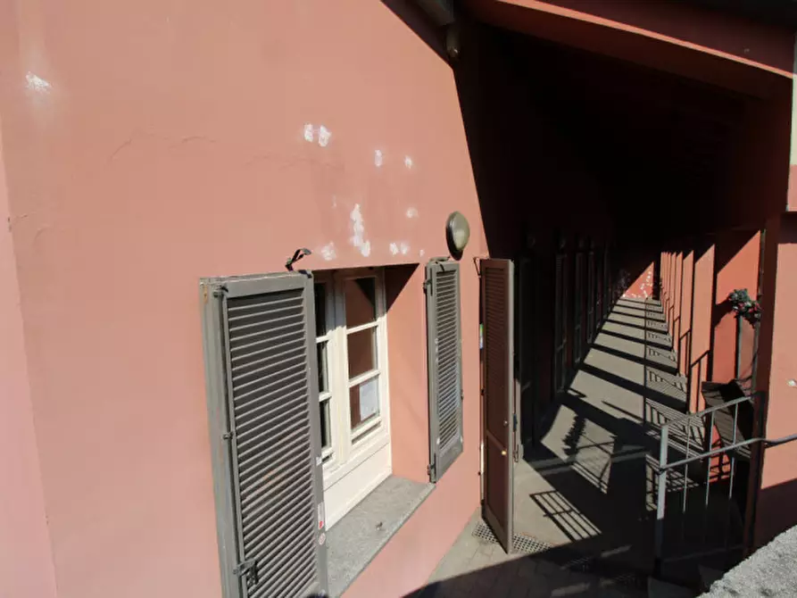 Immagine 29 di Negozio in vendita  in Via Lambro 72-80 a Macherio