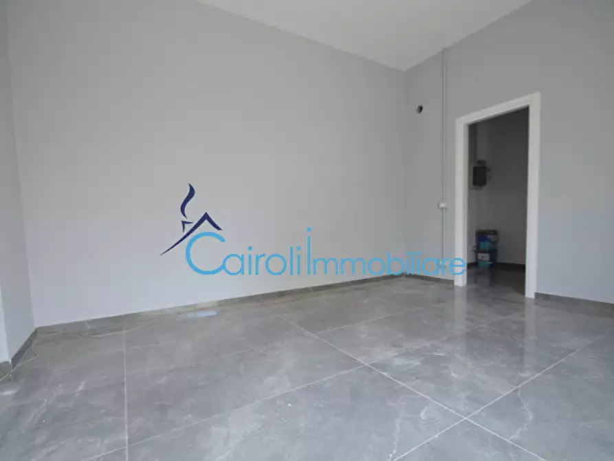 Immagine 2 di Negozio in affitto  a Pavia