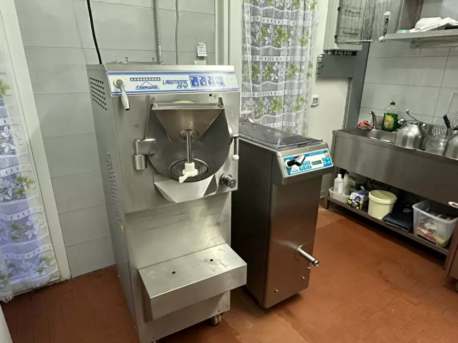 Immagine 12 di Attività commerciale in vendita  in Viale Jacopo Mazzoni a Cesena