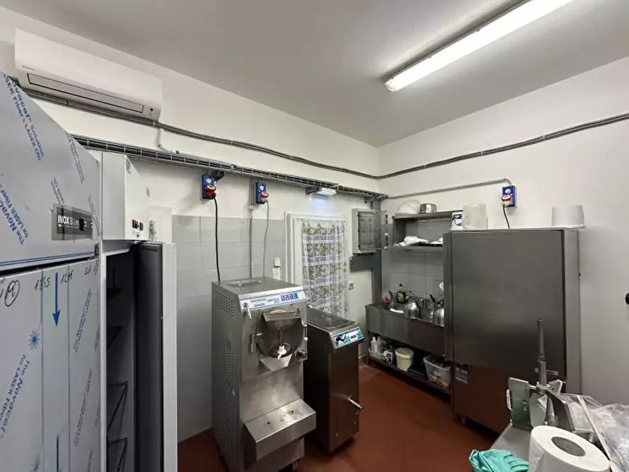 Immagine 18 di Attività commerciale in vendita  in Viale Jacopo Mazzoni a Cesena