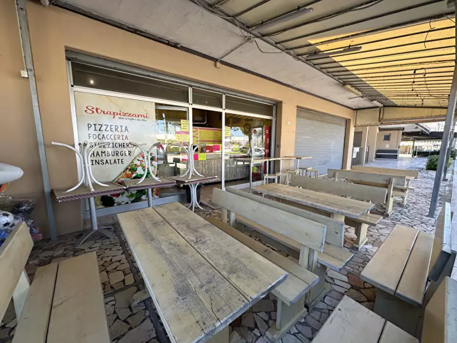 Immagine 3 di Attività commerciale in vendita  in Viale Lungomare Ponente 17 a Cesenatico