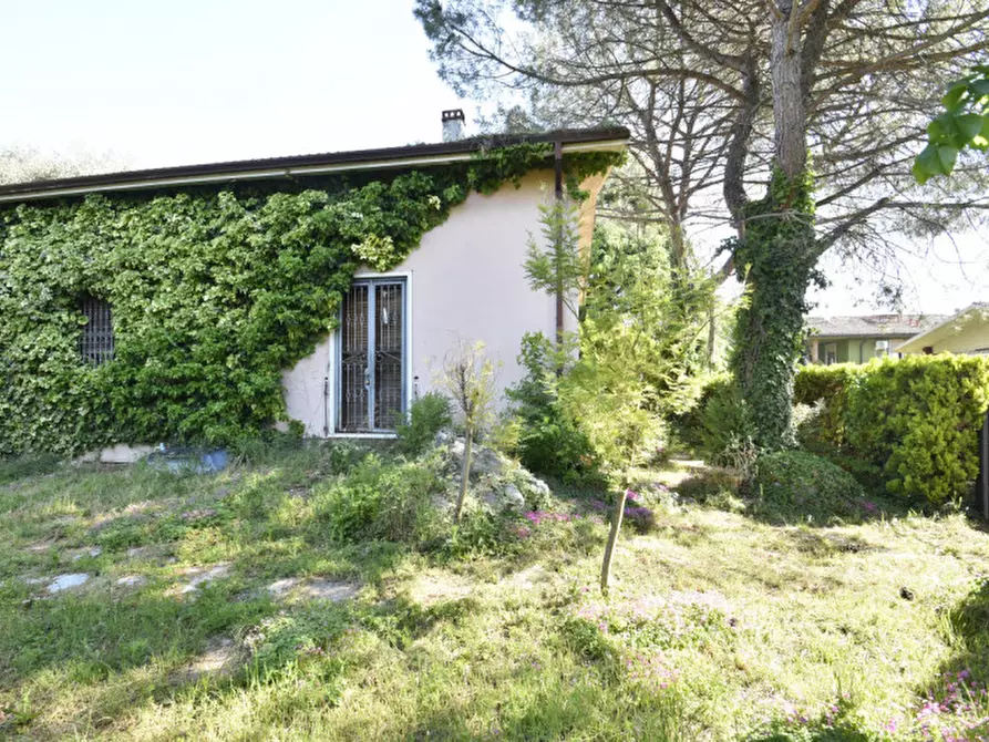Immagine 15 di Villa in vendita  in via dei tigli 14 a Bussolengo