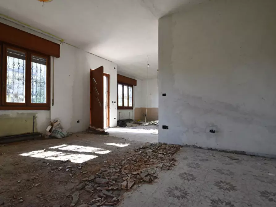 Immagine 19 di Villa in vendita  in via dei tigli 14 a Bussolengo