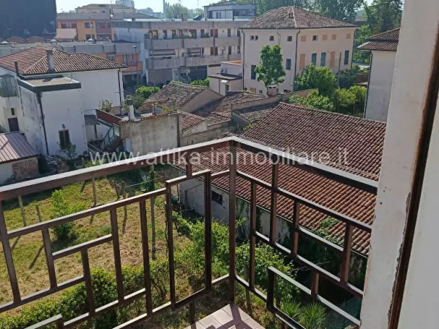Immagine 17 di Appartamento in vendita  in Viale Giovanni Amendola 28 a Rovigo
