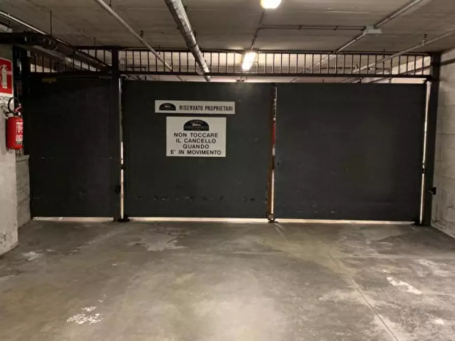 Immagine 5 di Posto auto in vendita  a Genova