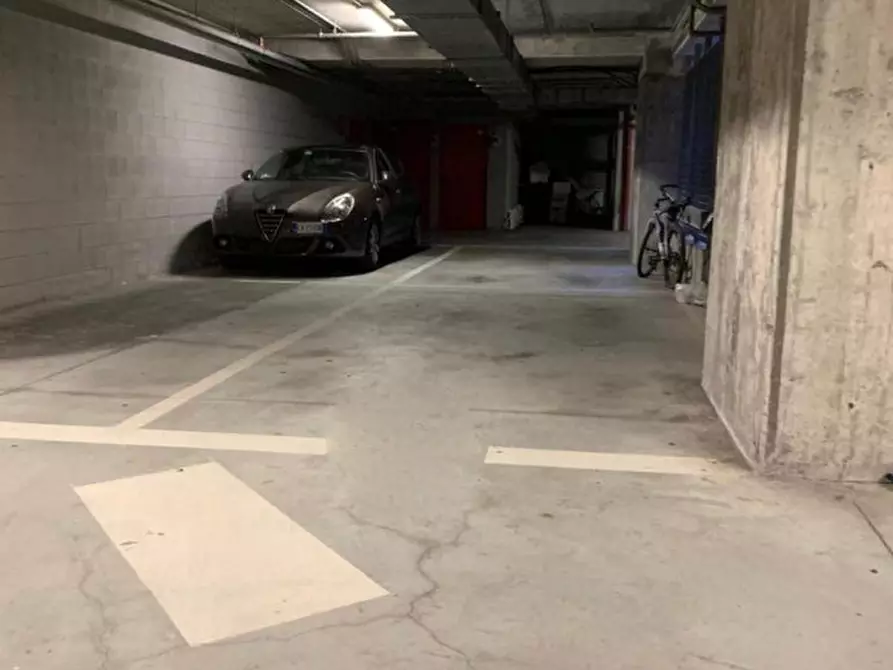 Immagine 6 di Posto auto in vendita  a Genova