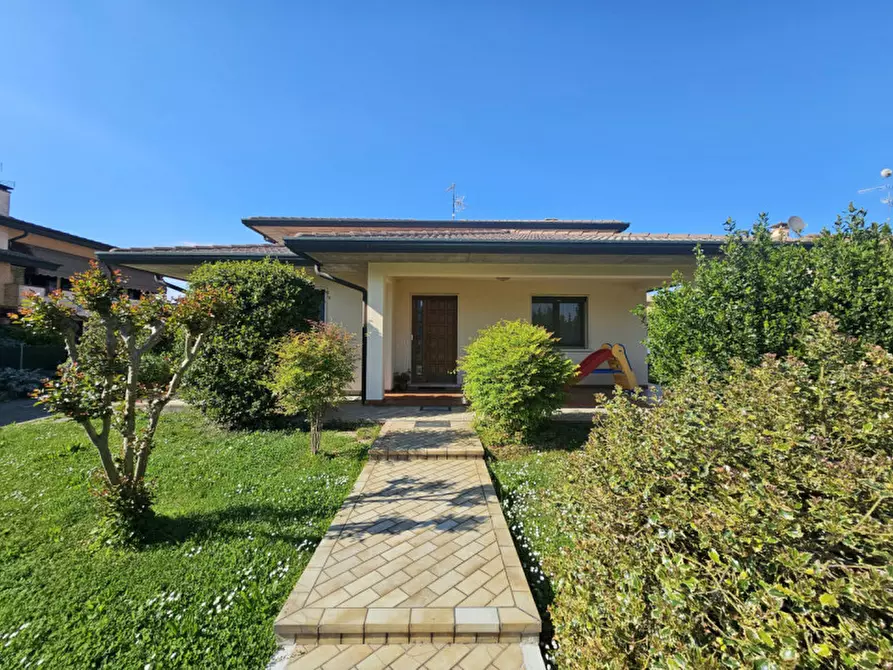 Immagine 1 di Casa indipendente in vendita  in VIA BRUSCHETTA a Megliadino San Vitale