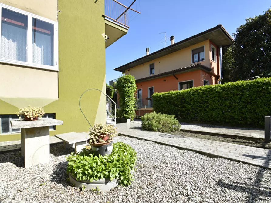 Immagine 4 di Casa bifamiliare in vendita  in Via Asiago 20 a Bussolengo