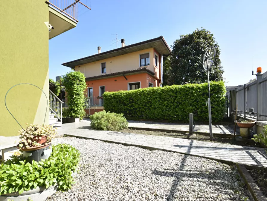 Immagine 5 di Casa bifamiliare in vendita  in Via Asiago 20 a Bussolengo