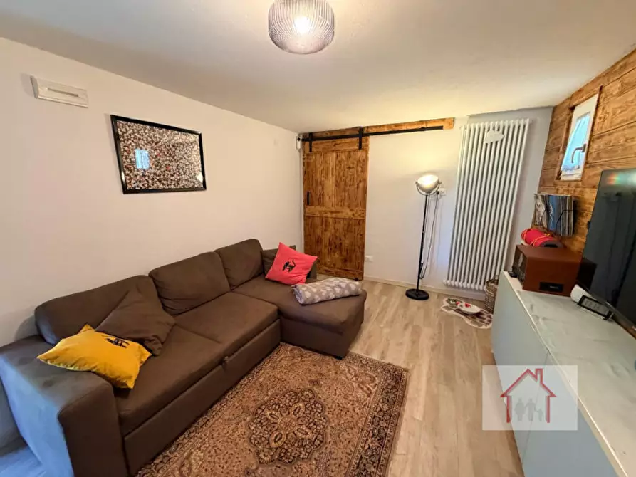 Immagine 9 di Casa indipendente in vendita  a Giavera Del Montello