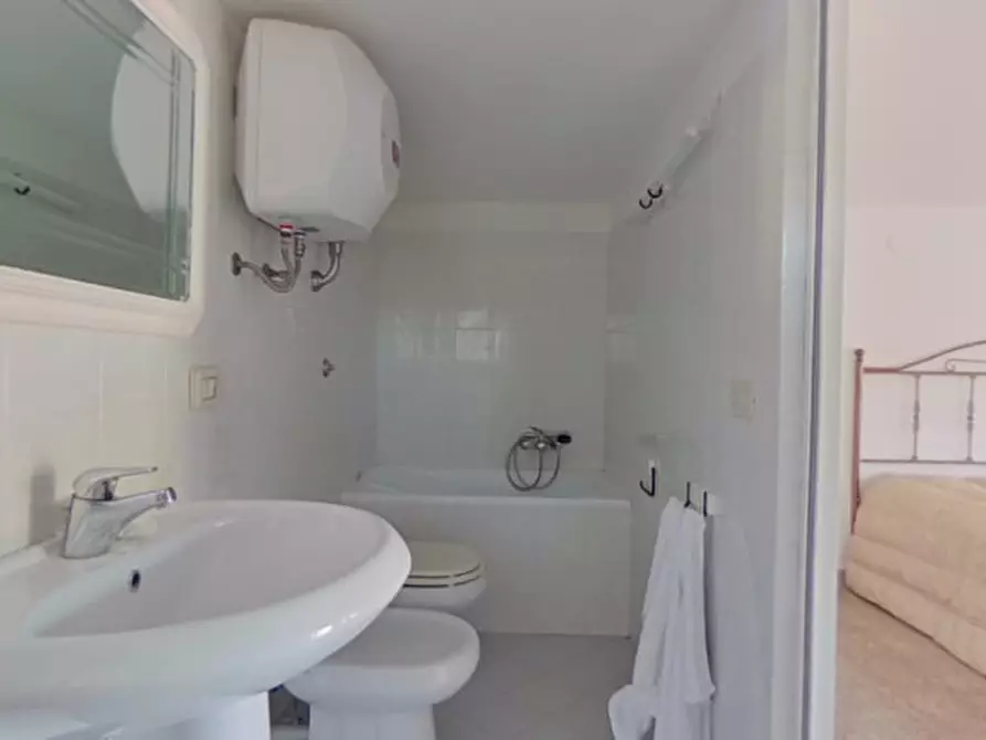 Immagine 34 di Villa in vendita  in SS 172 a Putignano