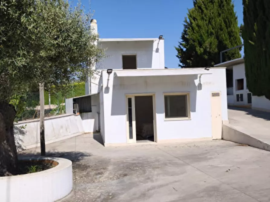 Immagine 35 di Villa in vendita  in SS 172 a Putignano