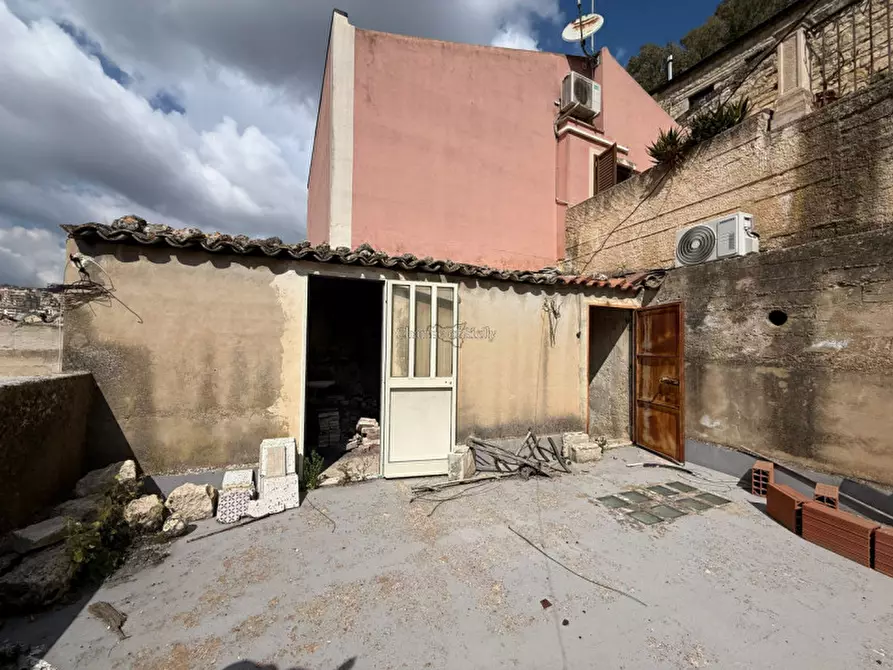 Immagine 30 di Casa indipendente in vendita  a Modica