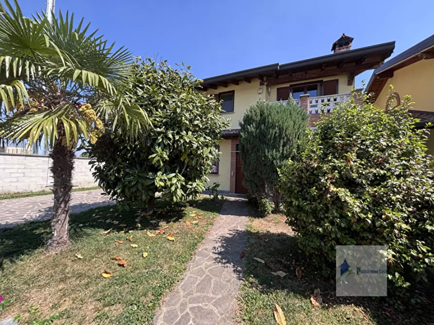Immagine 2 di Villa in vendita  in Via John Fitzgerald Kennedy a Turbigo