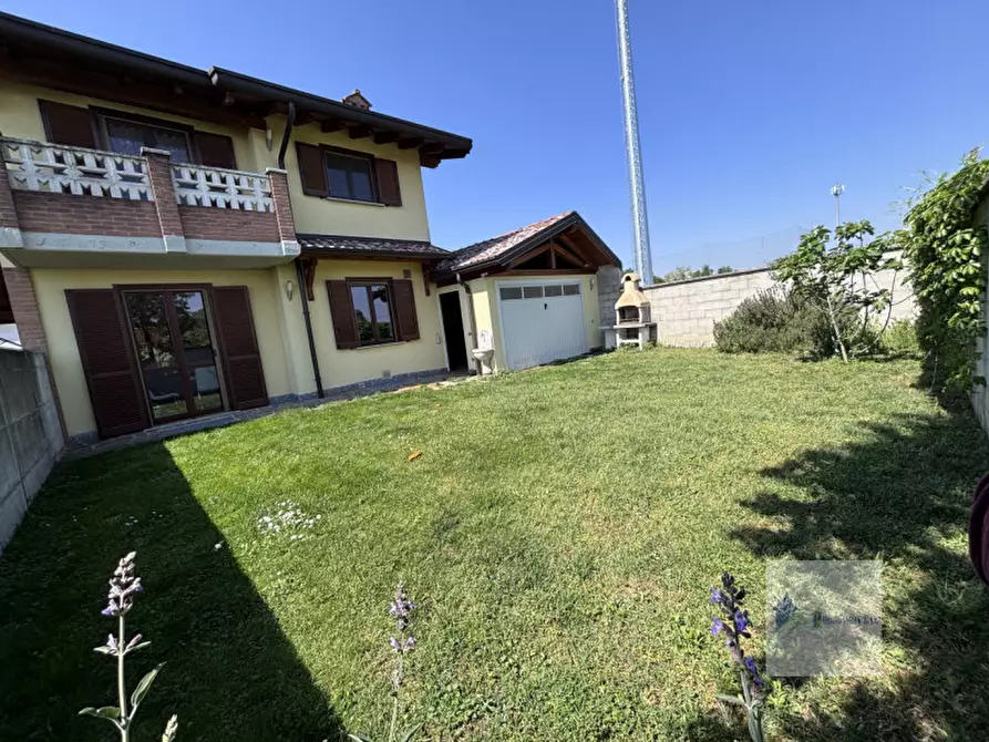Immagine 3 di Villa in vendita  in Via John Fitzgerald Kennedy a Turbigo