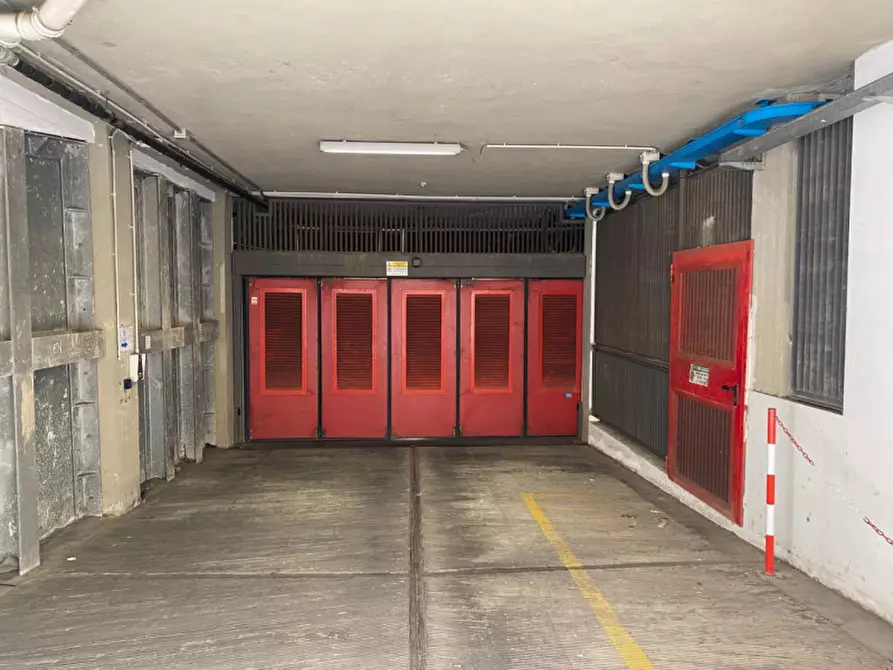 Immagine 3 di Cantina in vendita  in Via S. Vincenzo, 2, 16121 Genova GE, Italia a Genova