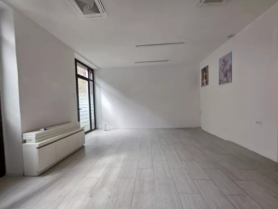 Immagine 4 di Negozio in affitto  in via giulia 74/A a Trieste