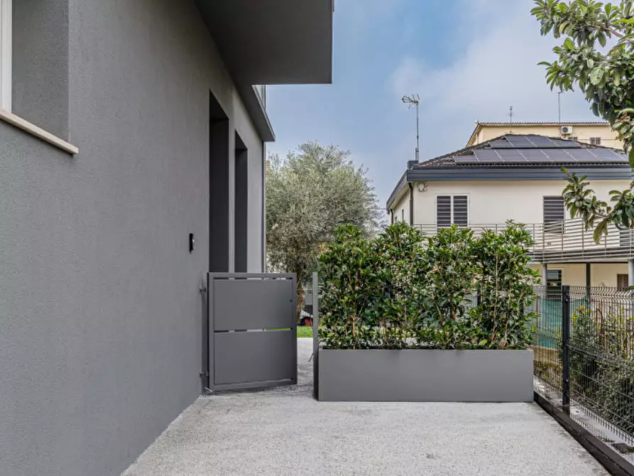 Immagine 38 di Appartamento in vendita  in Via Bartolomeo Panizza 43 a Vicenza