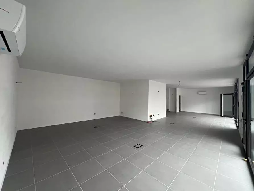 Immagine 5 di Negozio in affitto  a Saonara