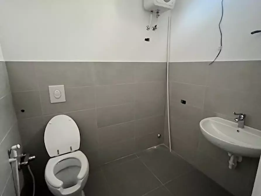 Immagine 6 di Negozio in affitto  a Saonara