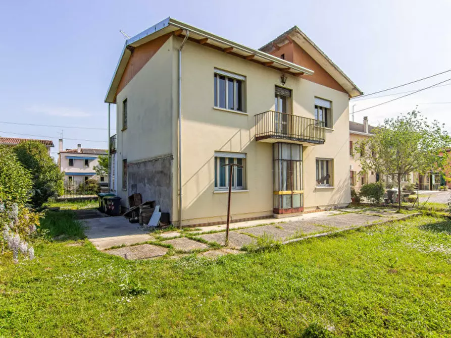 Immagine 1 di Casa indipendente in vendita  in Via Tommaso Salvini a Padova