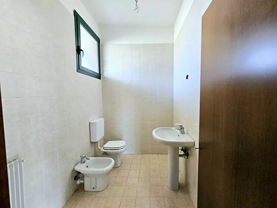 Immagine 4 di Negozio in affitto  in VIA EZIO FRANCESCHINI a Este