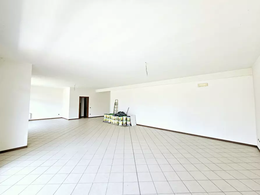 Immagine 5 di Negozio in affitto  in VIA EZIO FRANCESCHINI a Este