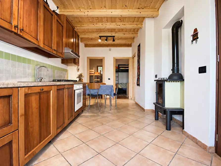 Immagine 3 di Casa bifamiliare in vendita  in Via Sacramundi, 1 a Chiampo