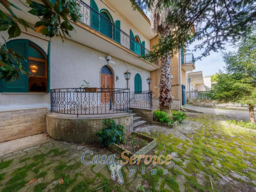 Immagine 10 di Villa in vendita  in Via Ada Negri a Oria