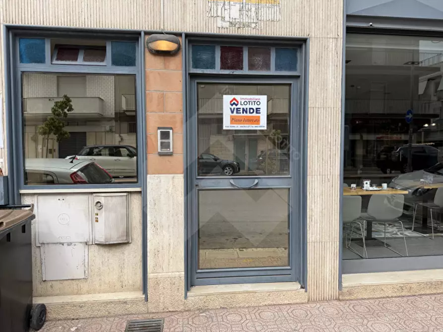 Immagine 1 di Magazzino in vendita  in Via Giuseppe Verdi , 22A a Andria