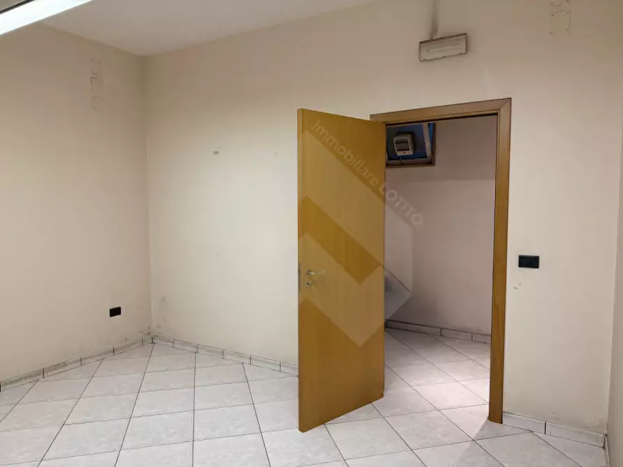 Immagine 9 di Magazzino in vendita  in Via Giuseppe Verdi , 22A a Andria