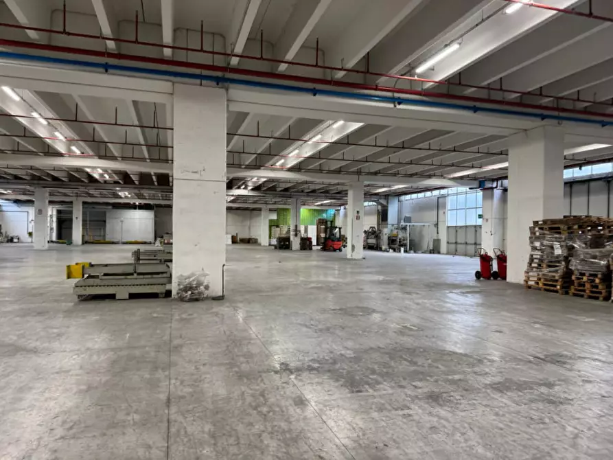 Immagine 8 di Capannone industriale in vendita  in via ermenegildo minato a Riese Pio x