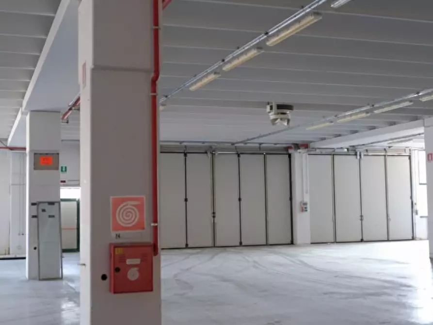 Immagine 2 di Capannone industriale in affitto  a Piovene Rocchette