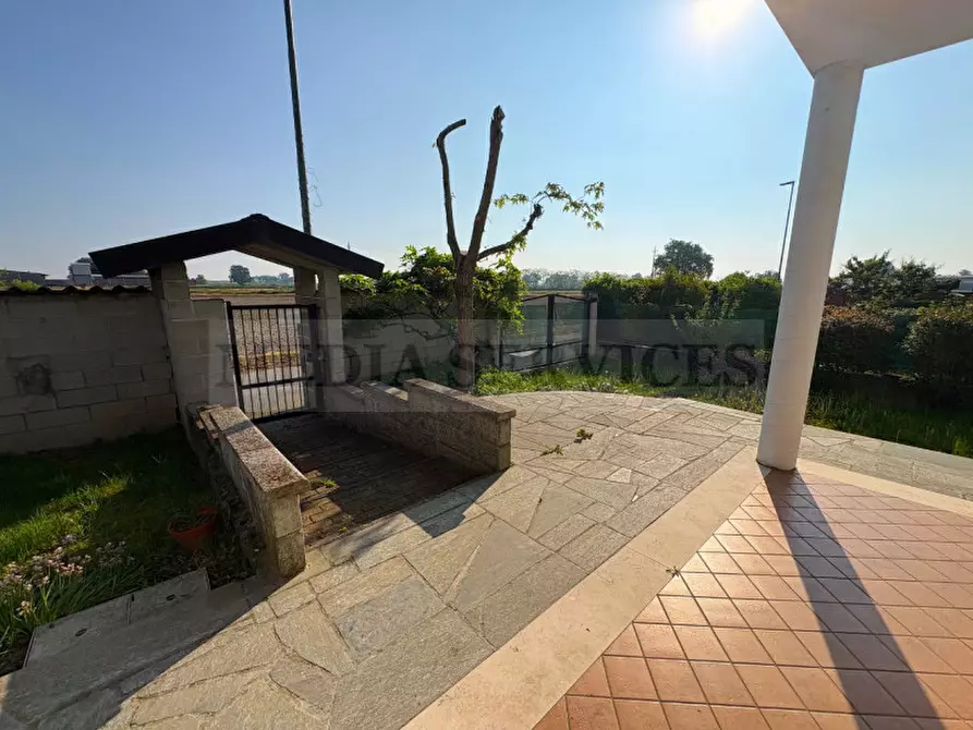 Immagine 3 di Villa in vendita  in via Roma n° 35 a Tromello
